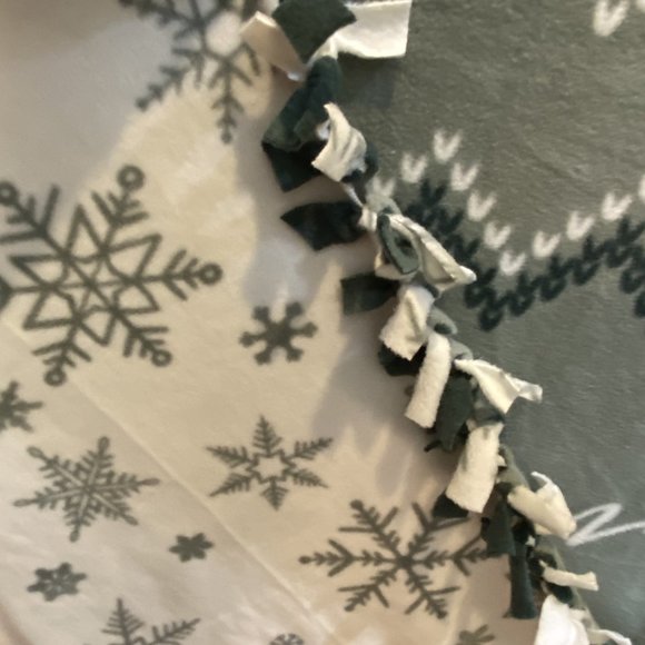 HANDMADE BLANKET -- Reversible Sofa Blanket, Green w/Saying, White W/Snowflakes - Picture 8 of 8